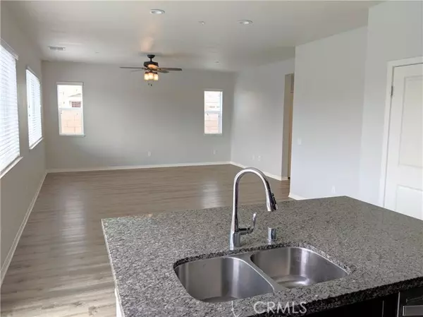 Fontana, CA 92336,6338 Creekstone