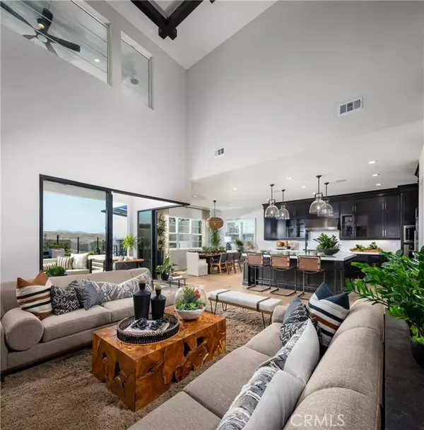 Valencia, CA 91381,27538 Juniper LN