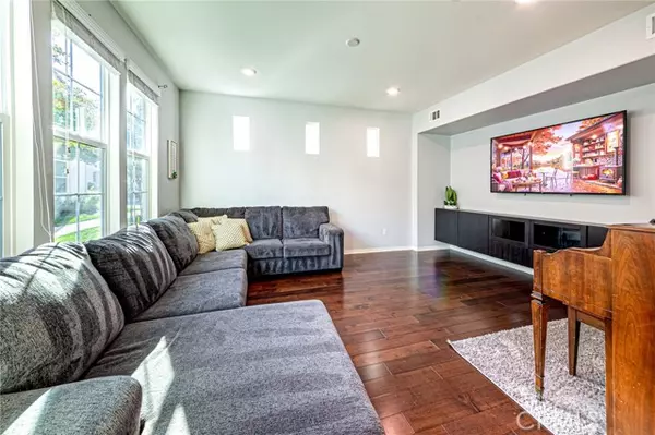 Valencia, CA 91354,24341 Verdugo