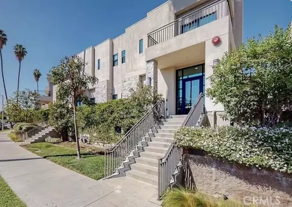 Tarzana, CA 91356,18703 Redwing ST