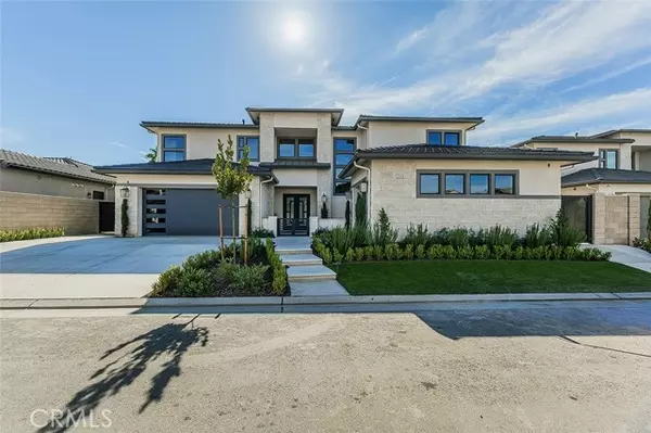 2315 E Courtside DR, Fresno, CA 93730