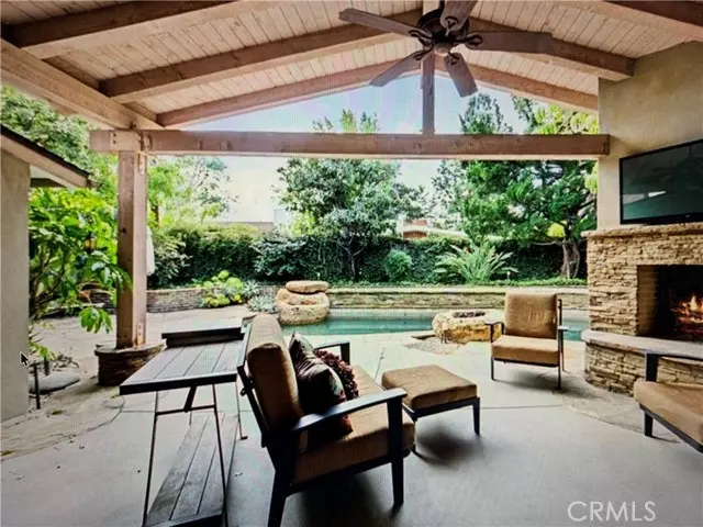 23804 Oxnard, Woodland Hills, CA 91367