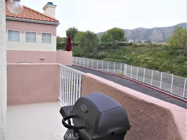 Canyon Country, CA 91387,27004 Karns CT 21009