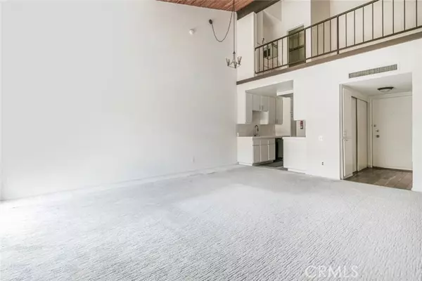 Encino, CA 91316,5460 White Oak AVE C330