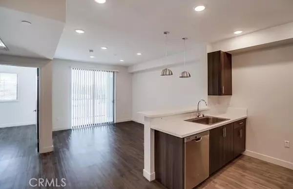 Van Nuys, CA 91401,6015 Woodman AVE 301