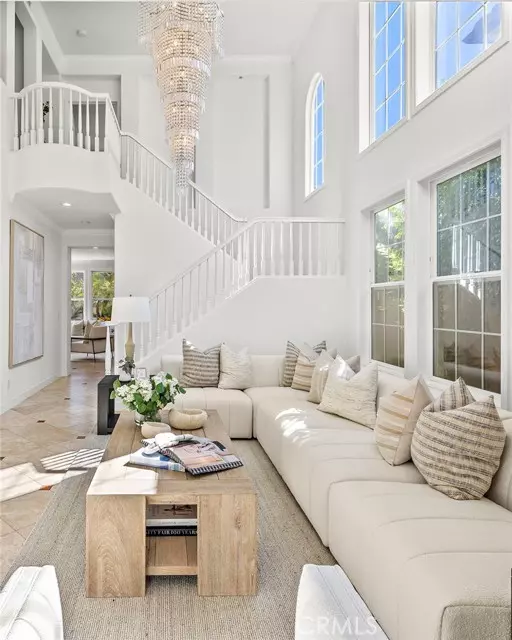 Irvine, CA 92602,18 Bel SPG