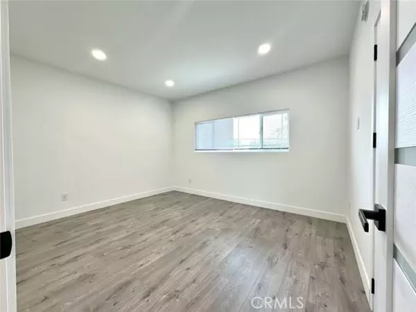 Van Nuys, CA 91401,6255 Woodman AVE 201