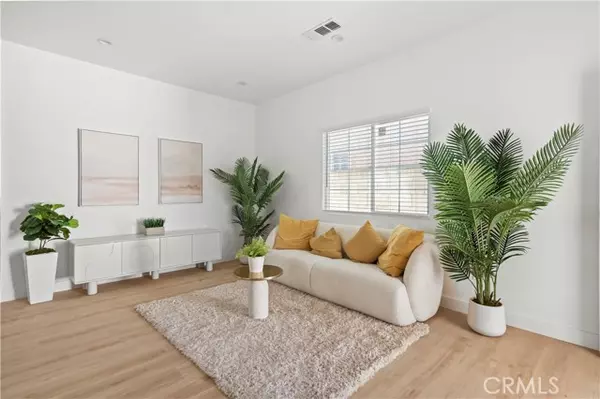 Tustin, CA 92780,1056 Walter AVE