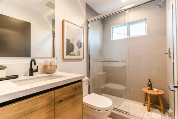 Los Angeles, CA 90019,5018 Pickford ST