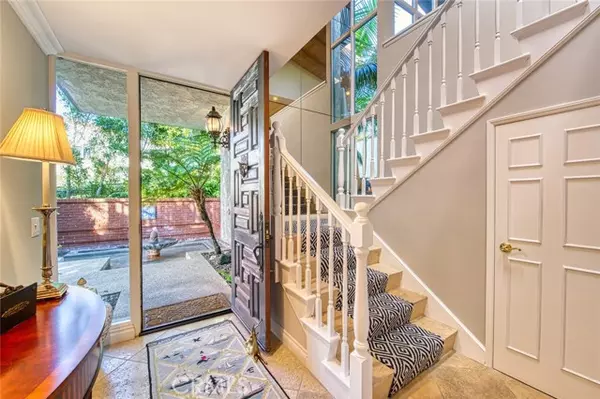 Newport Beach, CA 92660,2134 Vista Entrada