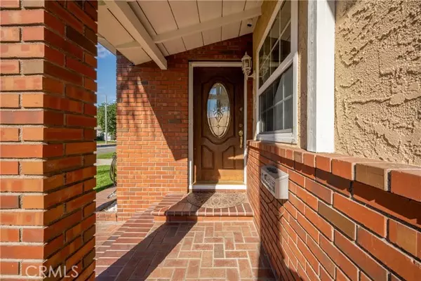 Lakewood, CA 90712,6142 Oliva AVE