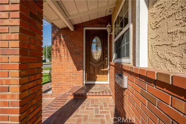 Lakewood, CA 90712,6142 Oliva AVE