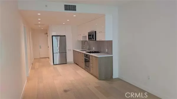 Los Angeles, CA 90013,400 S Broadway 922