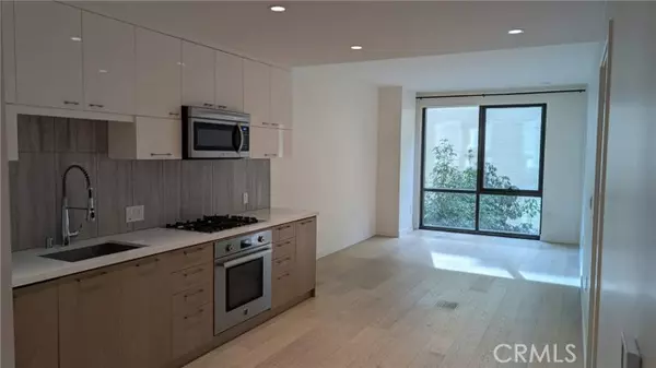 Los Angeles, CA 90013,400 S Broadway 922