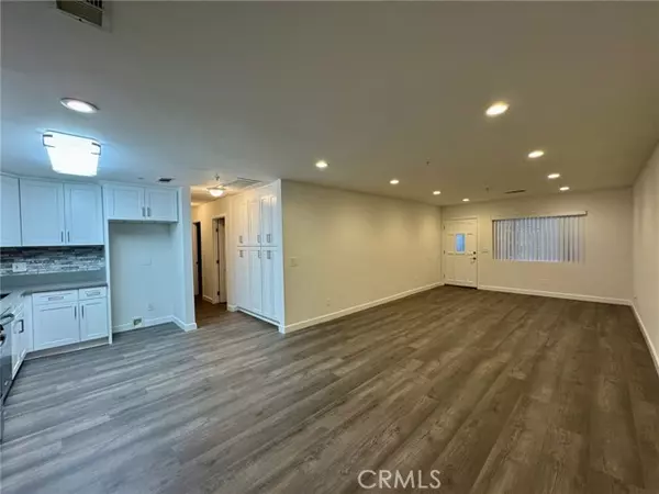 North Hollywood, CA 91605,12714 Vanowen