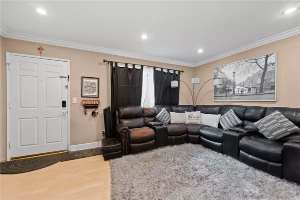 Van Nuys, CA 91406,7035 Woodley 205