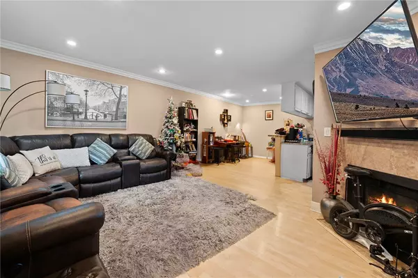 Van Nuys, CA 91406,7035 Woodley 205