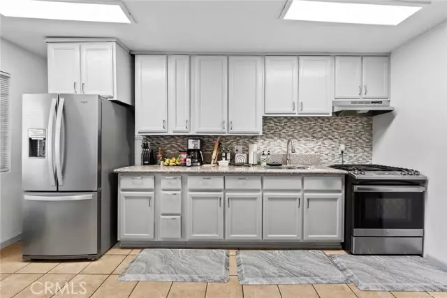 Long Beach, CA 90810,3325 Santa Fe 120