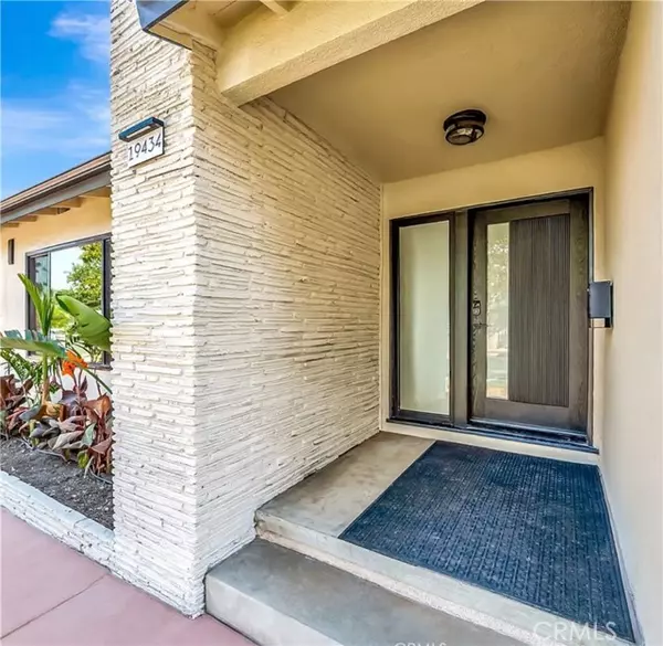 19434 Calvert, Tarzana, CA 91335