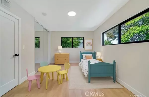 Tarzana, CA 91335,19434 Calvert