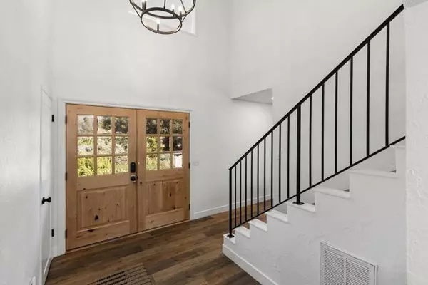 Escondido, CA 92026,1530 Windsong LN