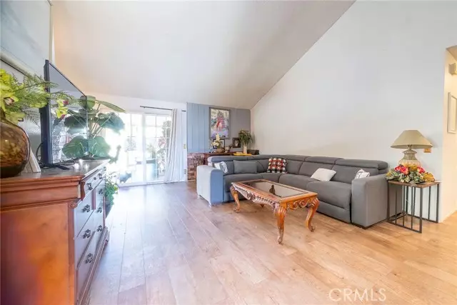 2433 Medina AVE, Simi Valley, CA 93063