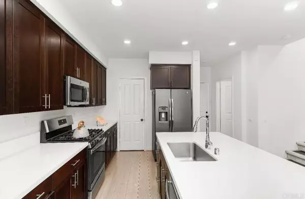 San Fernando, CA 91340,12835 W Hemingway DR