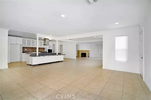 19324 Victory BLD, Reseda, CA 91335