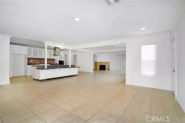 19324 Victory BLD, Reseda, CA 91335