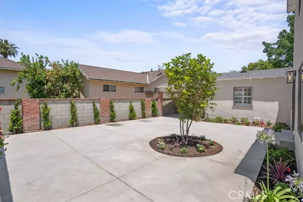 Burbank, CA 91506,731 N Beachwood DR