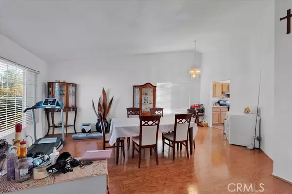Adelanto, CA 92301,11117 Villa