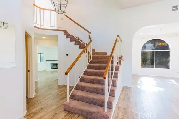 Saugus, CA 91350,20558 Romar