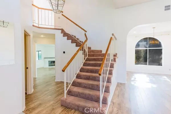 Saugus, CA 91350,20558 Romar