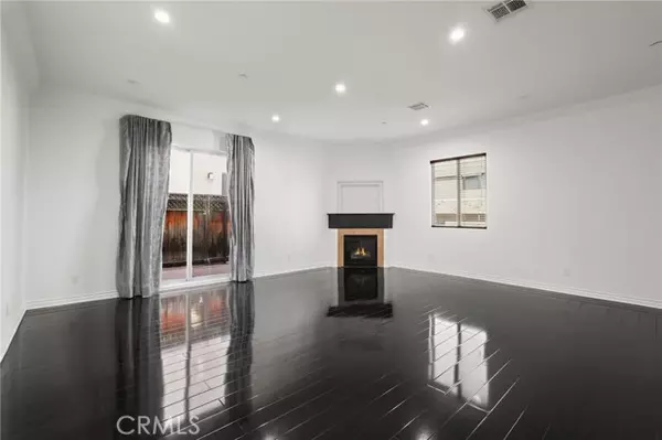 Chatsworth, CA 91311,10235 Independence AVE 5