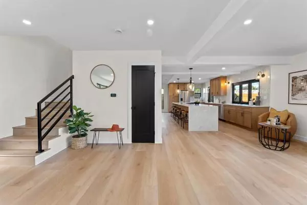 La Jolla, CA 92037,5777 Desert View DR