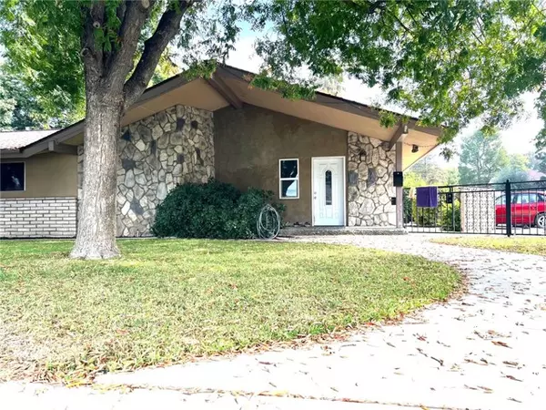 Corcoran, CA 93212,1021 Claire