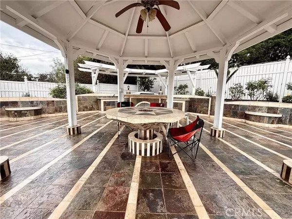 Woodland Hills, CA 91367,24204 Calvert