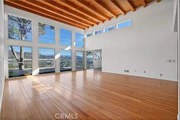 CA 90068,7027 Macapa