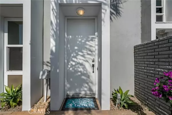 Huntington Beach, CA 92649,4001 Warner