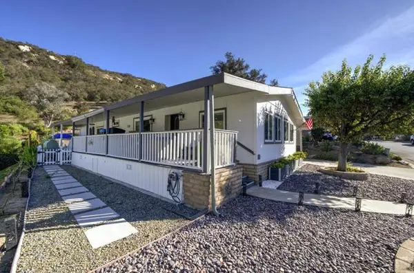 Escondido, CA 92026,8975 Lawrence Welk Dr 314