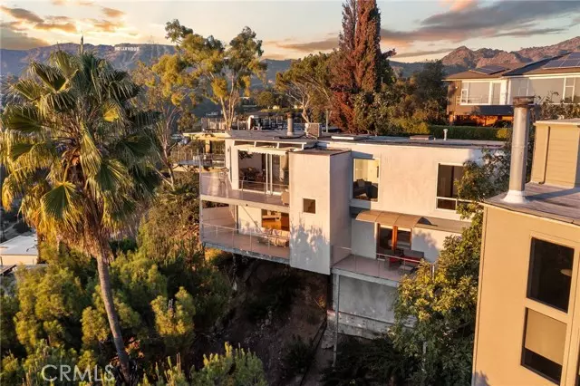 5675 Spreading Oak DR, Los Angeles, CA 90068