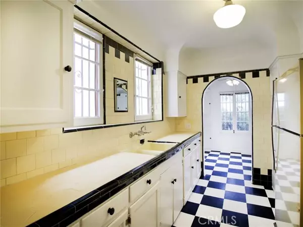 Los Angeles, CA 90035,1055 S Crescent Heights BLD