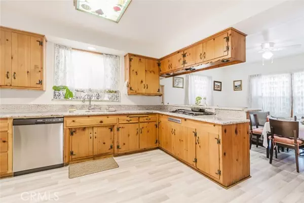 Van Nuys, CA 91406,15439 Hart ST