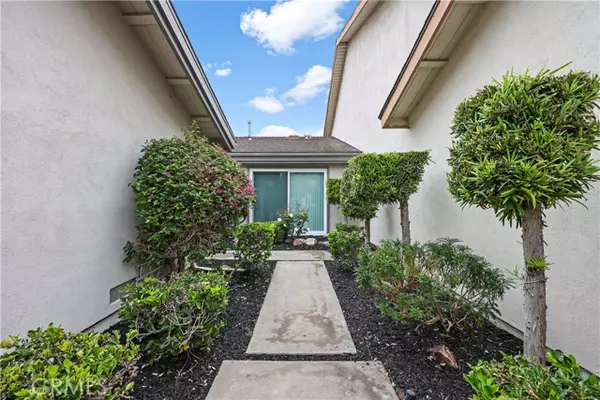 Irvine, CA 92612,5 Chicory WAY