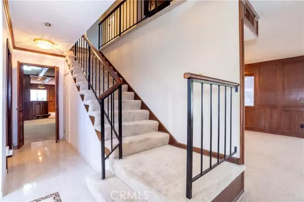 Woodland Hills, CA 91367,6035 Rod