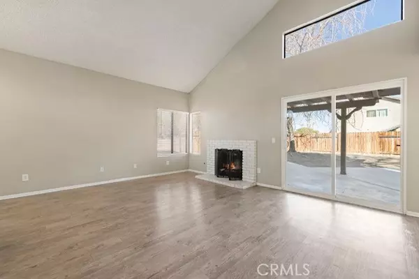 Lancaster, CA 93535,523 E Kettering