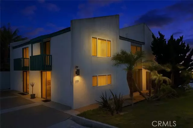 Corona Del Mar, CA 92625,117 Bayside PL