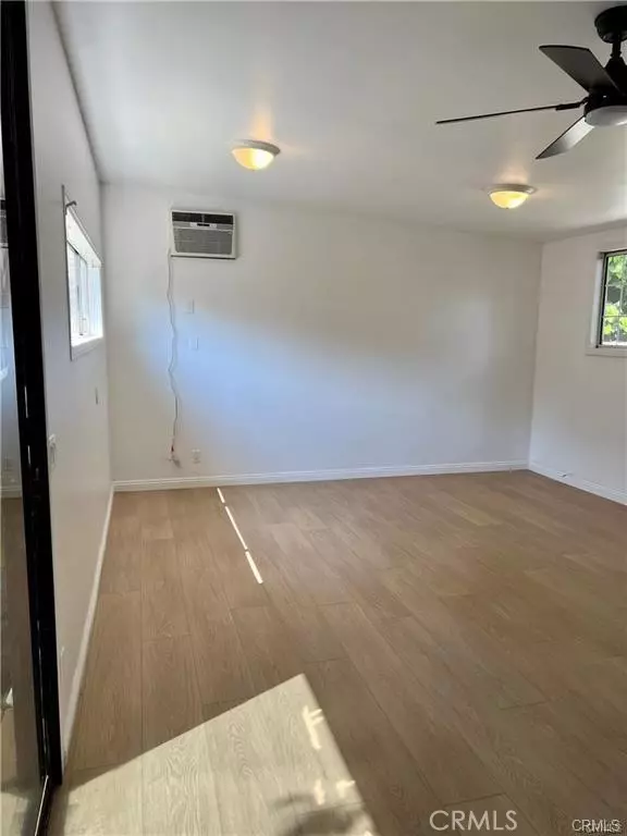 Canoga Park, CA 91303,22301 wyandotte ST c