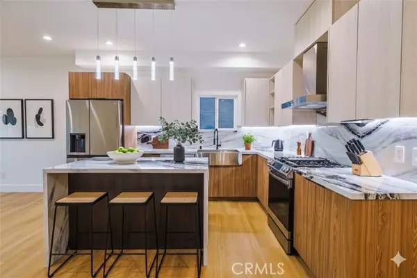 Los Angeles, CA 90019,4842 W 17th ST