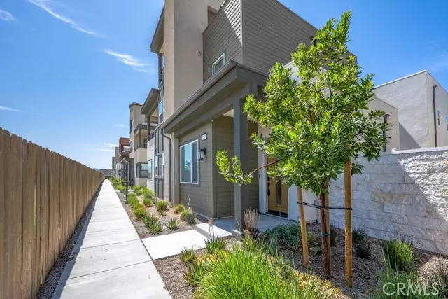 Valencia, CA 91381,26915 Goldfinch LN